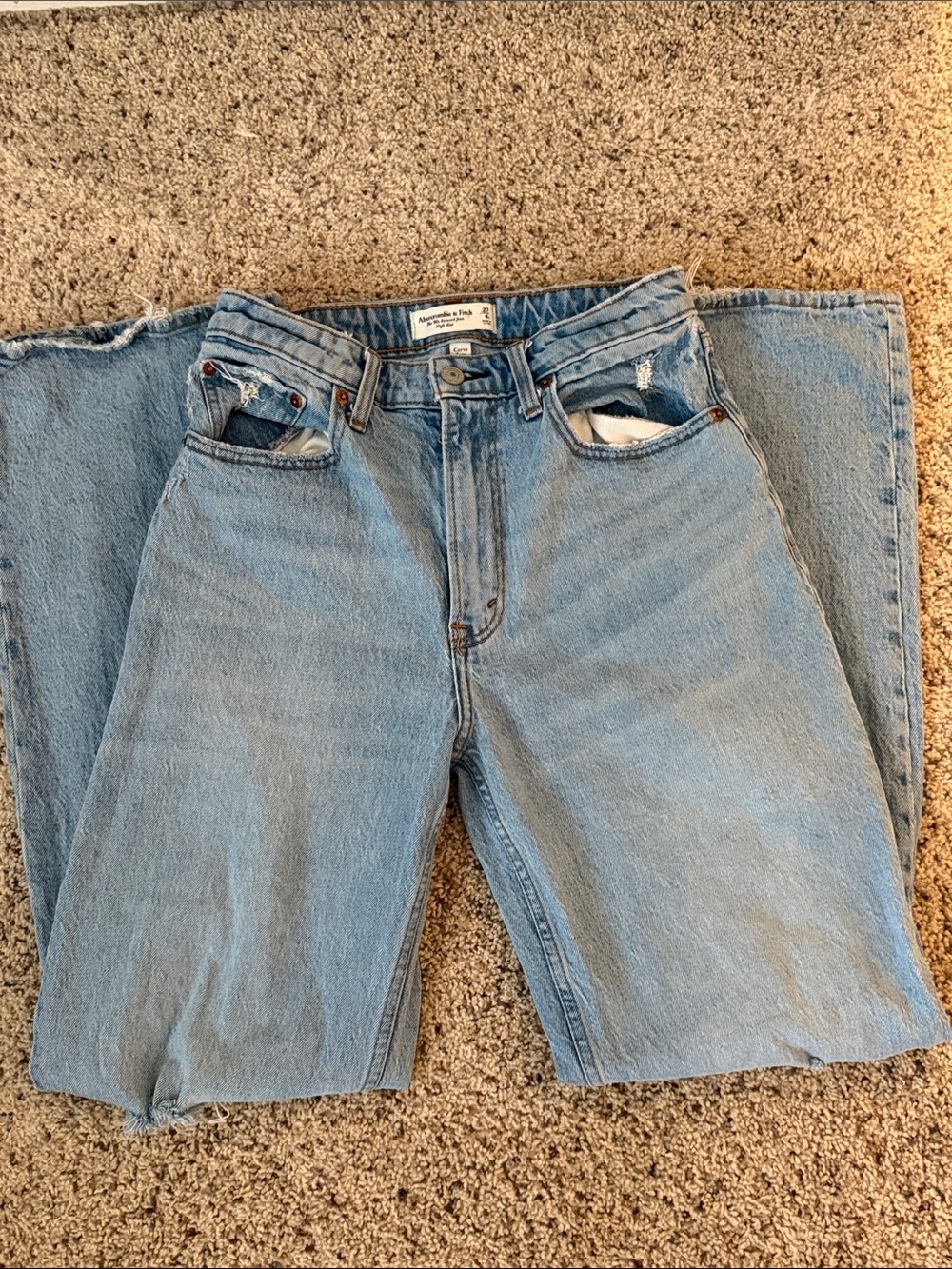 Abercrombie & Fitch Light Blue Relaxed Fit women’s  Jeans